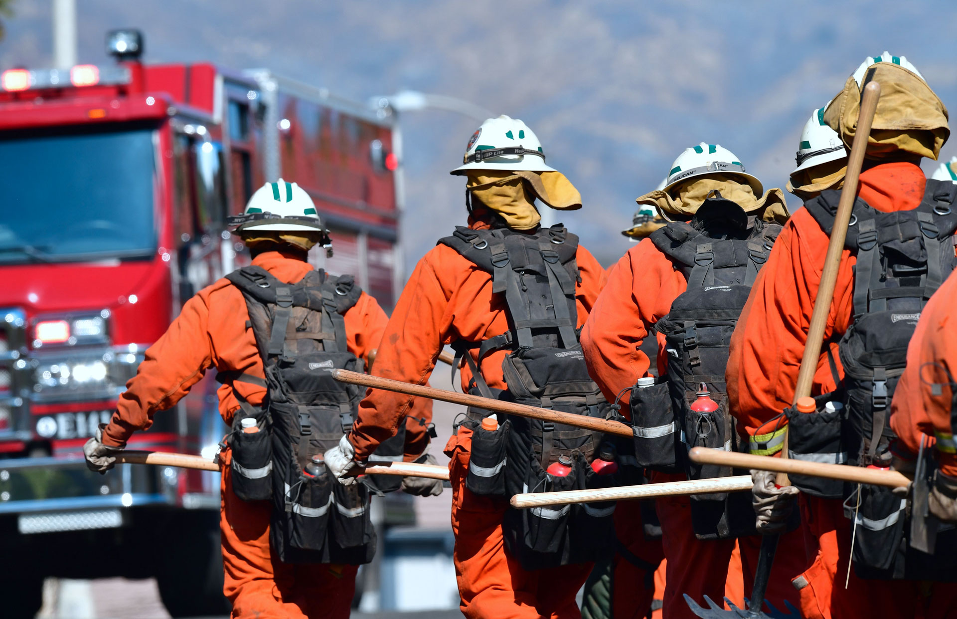 Inmate firefighters: Over 1,000 prisoners deployed to battle Los Angeles fires